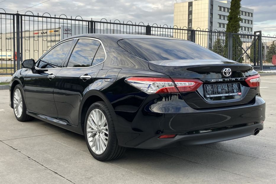 Продам Toyota Camry Premium  2018 года в Киеве