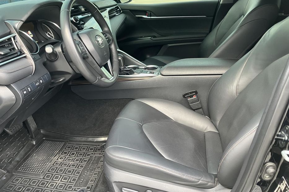 Продам Toyota Camry Premium  2018 года в Киеве