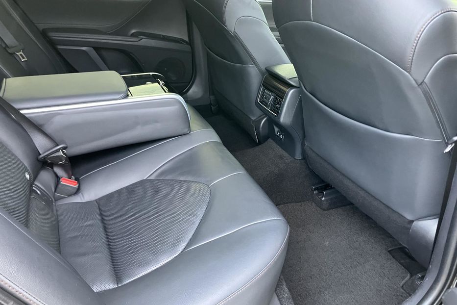 Продам Toyota Camry Premium  2018 года в Киеве