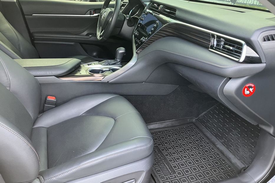Продам Toyota Camry Premium  2018 года в Киеве