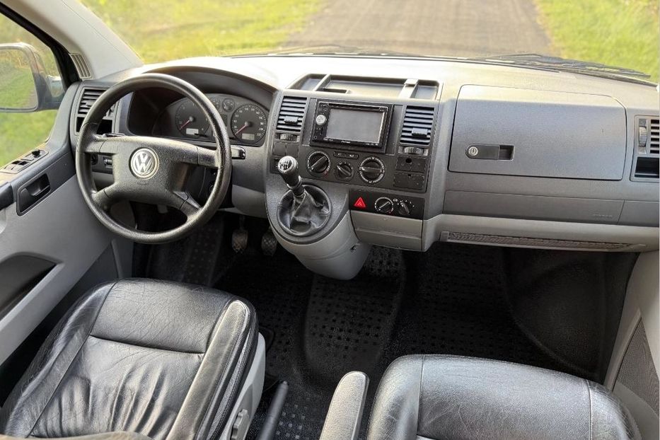 Продам Volkswagen T5 (Transporter) пасс. 2004 года в Харькове