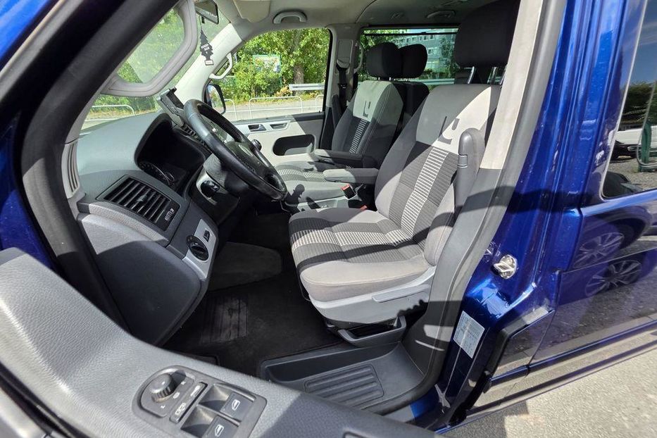 Продам Volkswagen T5 (Transporter) пасс. 2009 года в Одессе