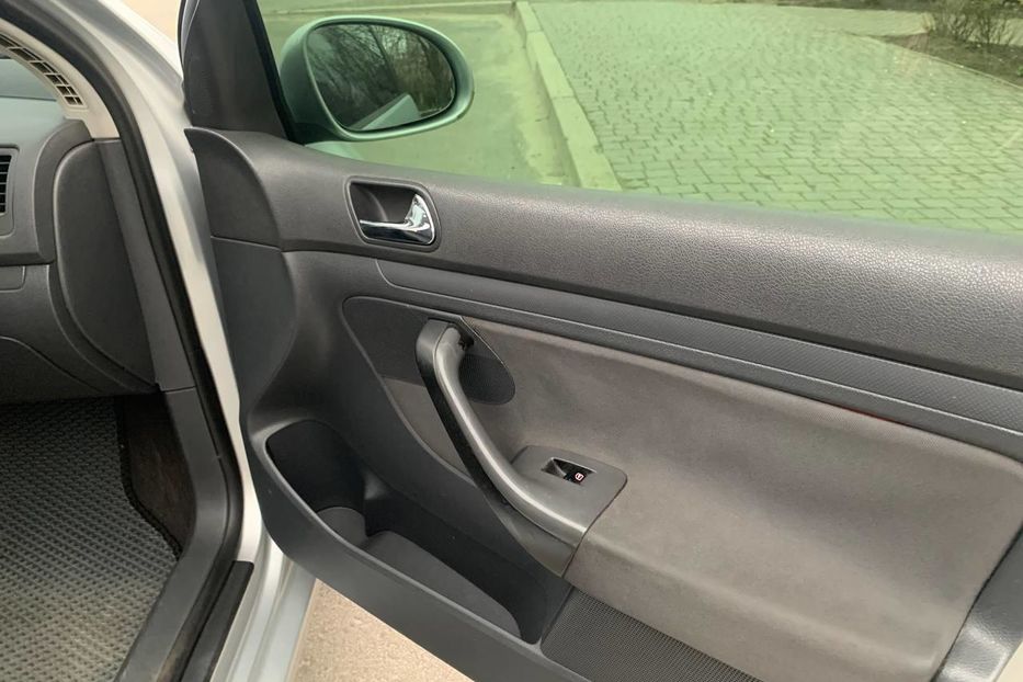 Продам Volkswagen Golf V FSI 2004 года в Запорожье