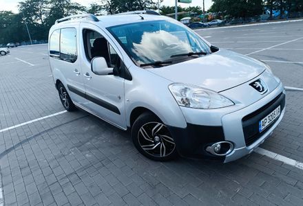 Продам Peugeot Partner пасс. Outdor 2011 года в Одессе