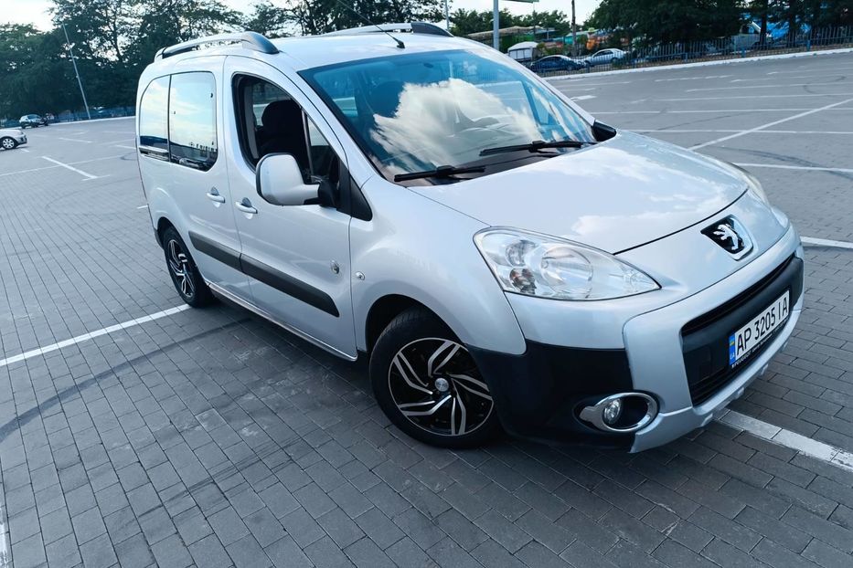 Продам Peugeot Partner пасс. Outdor 2011 года в Одессе