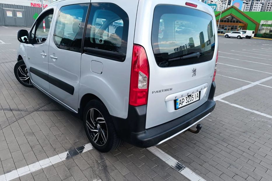 Продам Peugeot Partner пасс. Outdor 2011 года в Одессе