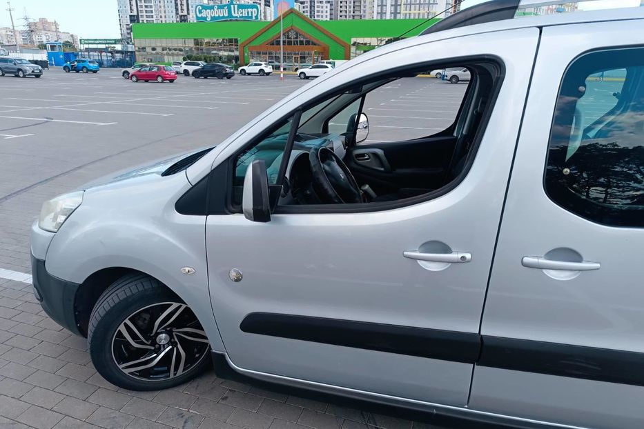 Продам Peugeot Partner пасс. Outdor 2011 года в Одессе