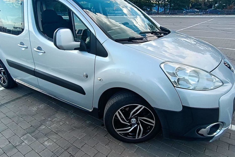 Продам Peugeot Partner пасс. Outdor 2011 года в Одессе
