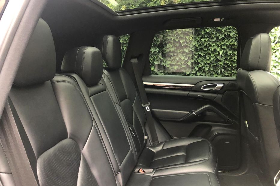 Продам Porsche Cayenne Обслуживания на PORSCHE!!!!  2016 года в Одессе