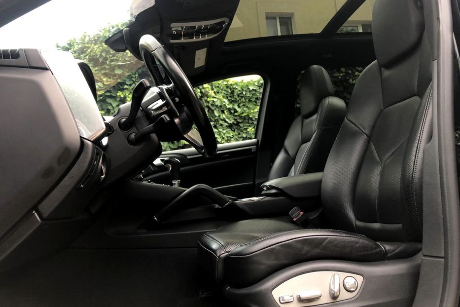 Продам Porsche Cayenne Обслуживания на PORSCHE!!!!  2016 года в Одессе