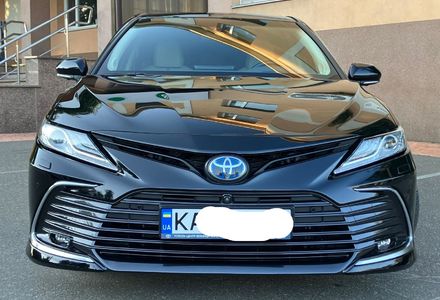 Продам Toyota Camry Premium + 2022 года в Киеве