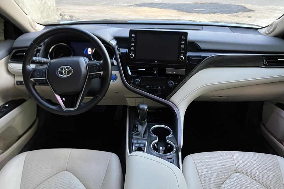 Продам Toyota Camry Premium + 2022 года в Киеве