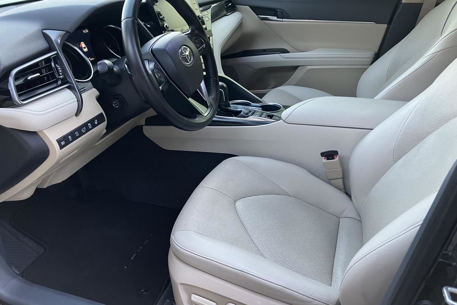 Продам Toyota Camry Premium + 2022 года в Киеве