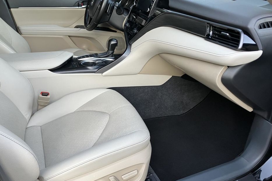 Продам Toyota Camry Premium + 2022 года в Киеве