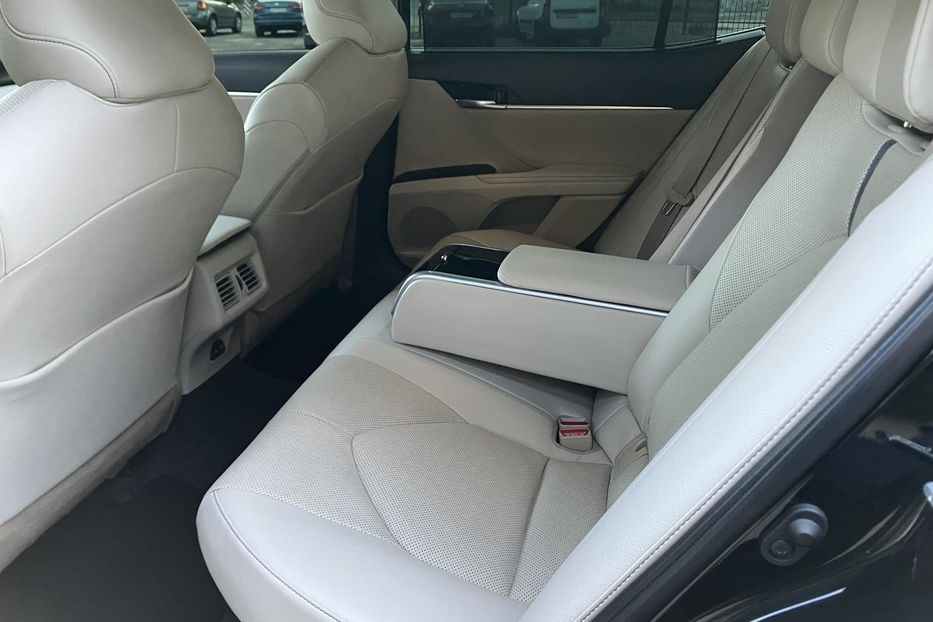 Продам Toyota Camry Premium + 2022 года в Киеве