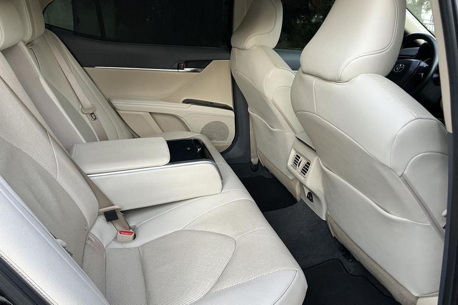 Продам Toyota Camry Premium + 2022 года в Киеве