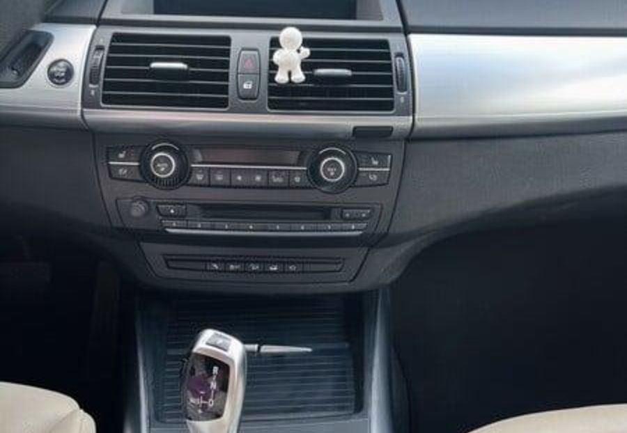Продам BMW X5 2011 года в Харькове