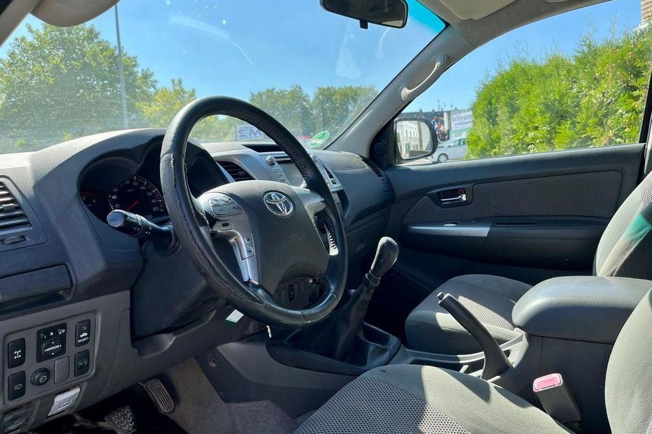 Продам Toyota Hilux 2011 года в Киеве