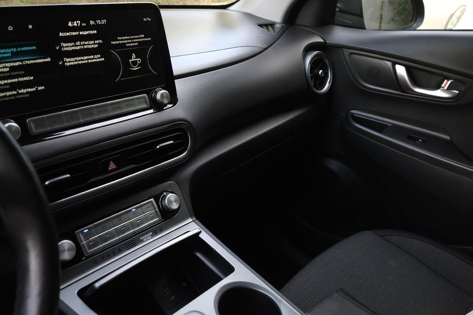 Продам Hyundai Kona Premium 64 kWt 2022 года в Харькове