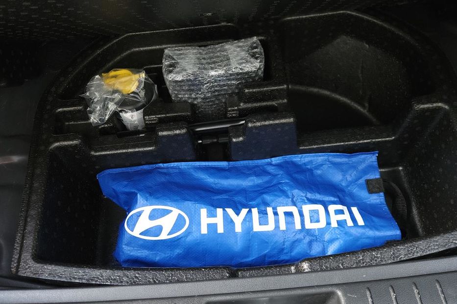 Продам Hyundai Kona Premium 64 kWt 2022 года в Харькове