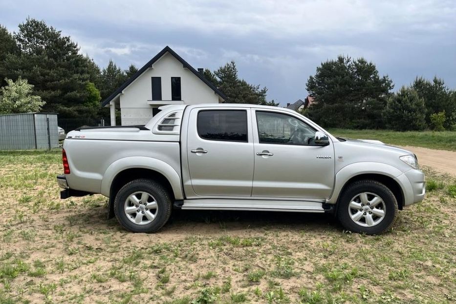 Продам Toyota Hilux 2008 года в г. Изюм, Харьковская область