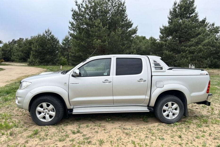 Продам Toyota Hilux 2008 года в г. Изюм, Харьковская область