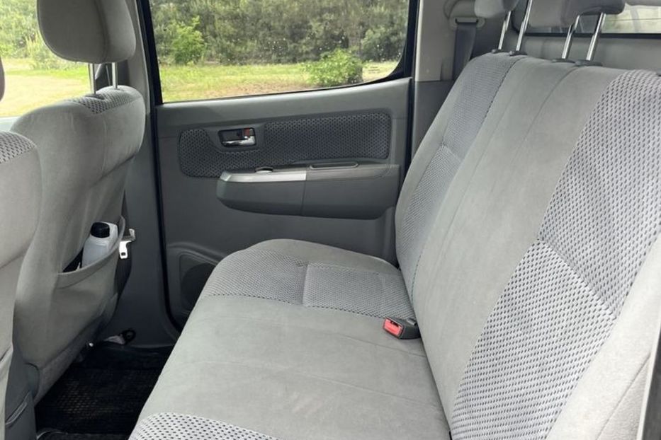 Продам Toyota Hilux 2008 года в г. Изюм, Харьковская область