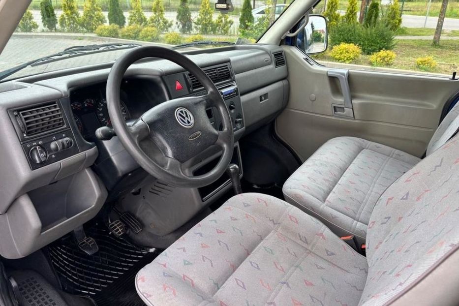 Продам Volkswagen T4 (Transporter) пасс. 2002 года в Харькове
