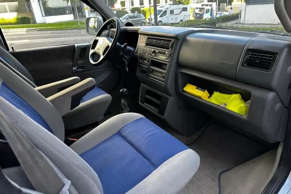 Продам Volkswagen T4 (Transporter) пасс. 380965640706 2002 года в Житомире