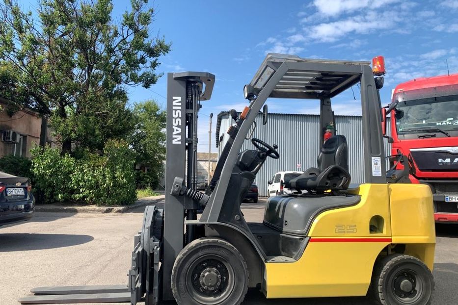 Продам Nissan FG погрузчик с триплекс мачтой 2015 года в Ровно