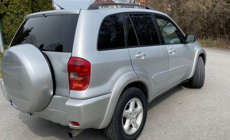 Продам Toyota Rav 4 2004 года в Харькове
