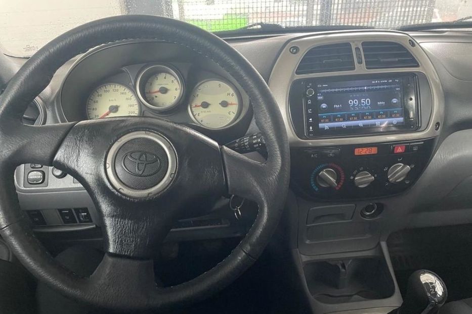 Продам Toyota Rav 4 2004 года в Харькове