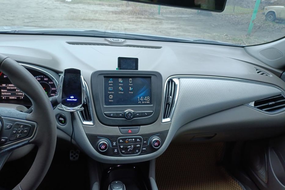 Продам Chevrolet Malibu Hybrid 2016 года в Днепре