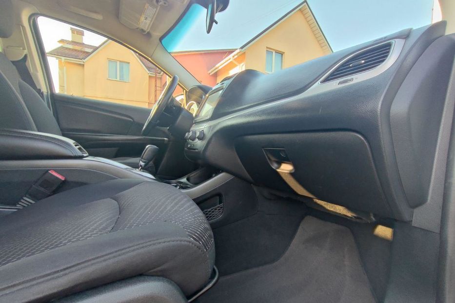 Продам Dodge Journey SXT 2017 года в Киеве