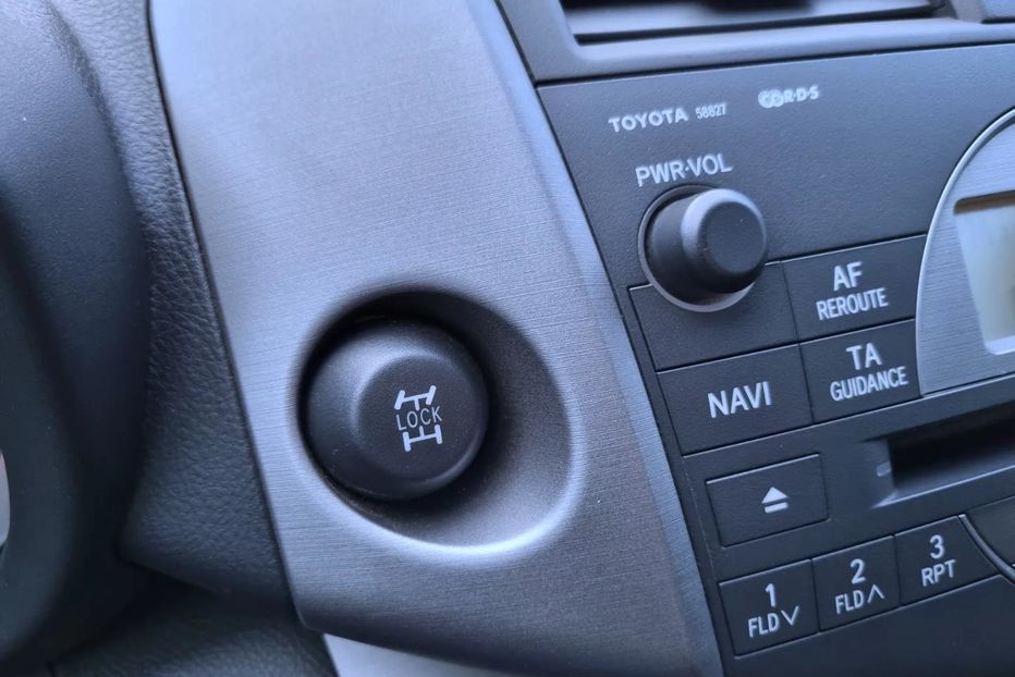 Продам Toyota Rav 4 2008 года в Харькове