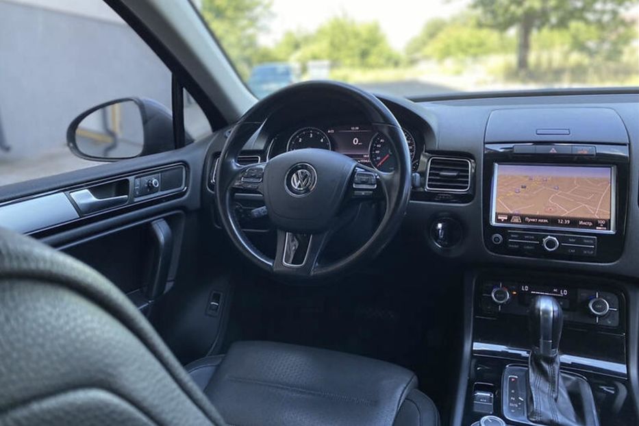 Продам Volkswagen Touareg 2012 года в Киеве