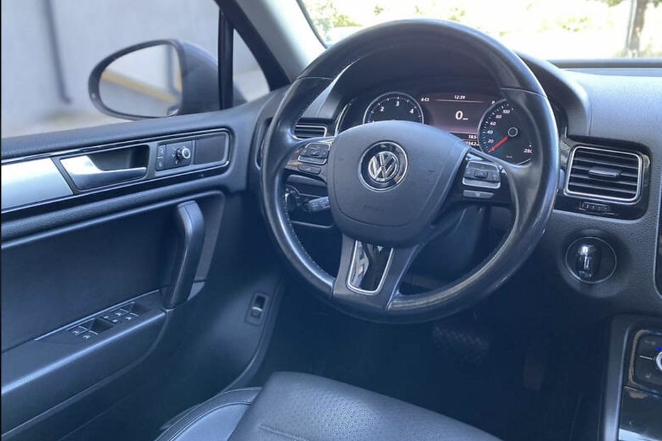 Продам Volkswagen Touareg 2012 года в Киеве