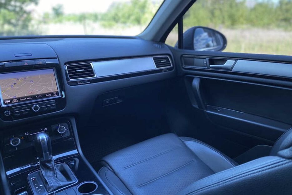 Продам Volkswagen Touareg 2012 года в Киеве