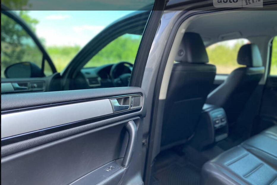 Продам Volkswagen Touareg 2012 года в Киеве