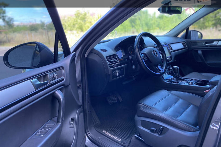 Продам Volkswagen Touareg 2012 года в Киеве