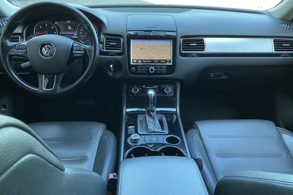 Продам Volkswagen Touareg 2012 года в Киеве
