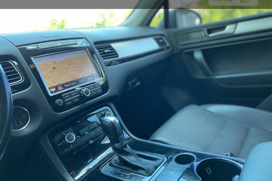 Продам Volkswagen Touareg 2012 года в Киеве