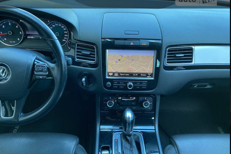 Продам Volkswagen Touareg 2012 года в Киеве
