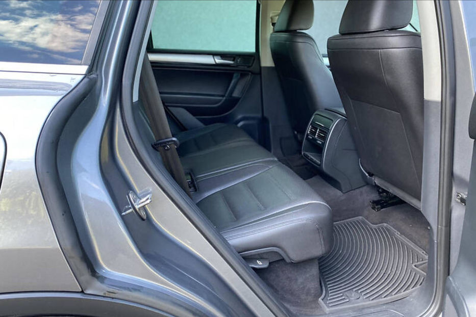Продам Volkswagen Touareg 2012 года в Киеве