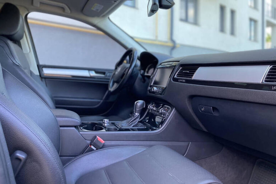 Продам Volkswagen Touareg 2012 года в Киеве