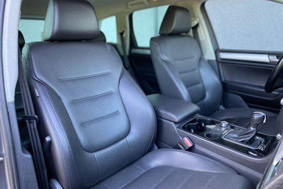 Продам Volkswagen Touareg 2012 года в Киеве