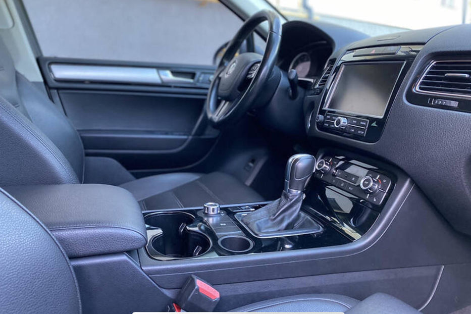 Продам Volkswagen Touareg 2012 года в Киеве