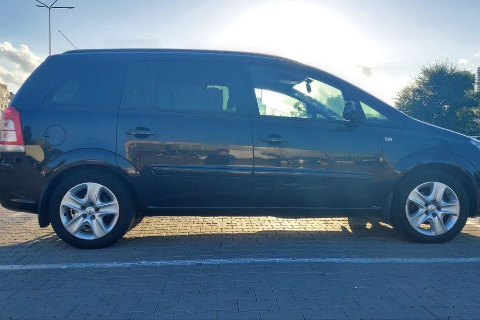 Продам Opel Zafira Zafira B Family Enjoy+ 2012 года в Киеве