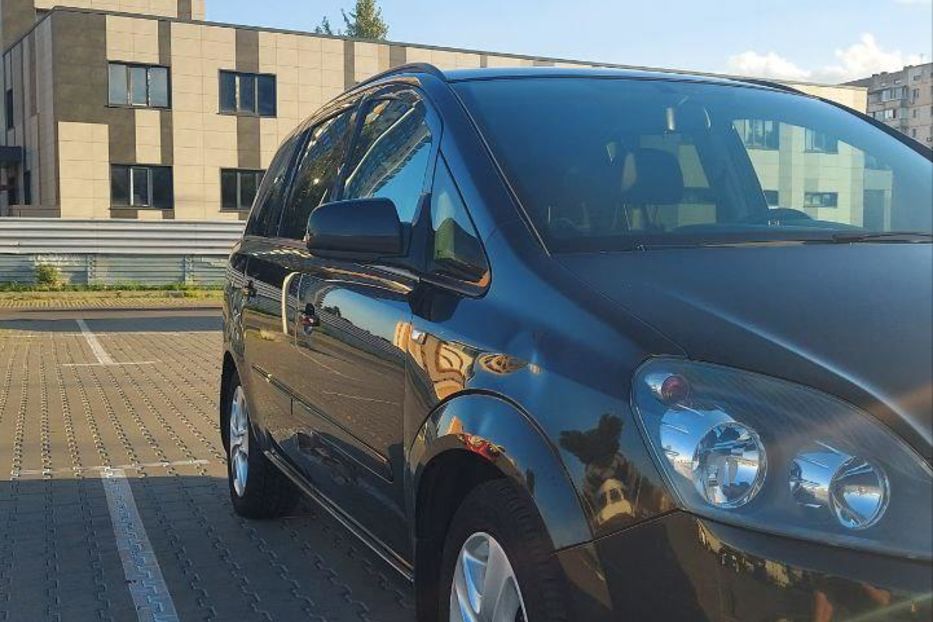 Продам Opel Zafira Zafira B Family Enjoy+ 2012 года в Киеве
