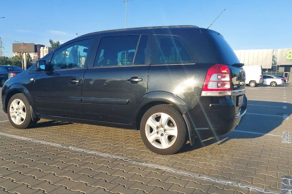 Продам Opel Zafira Zafira B Family Enjoy+ 2012 года в Киеве